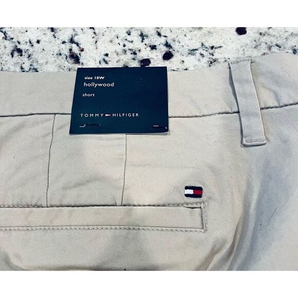 Tommy Hilfiger Women's Hollywood 9 Inch Chino Short - Picture 5 of 6